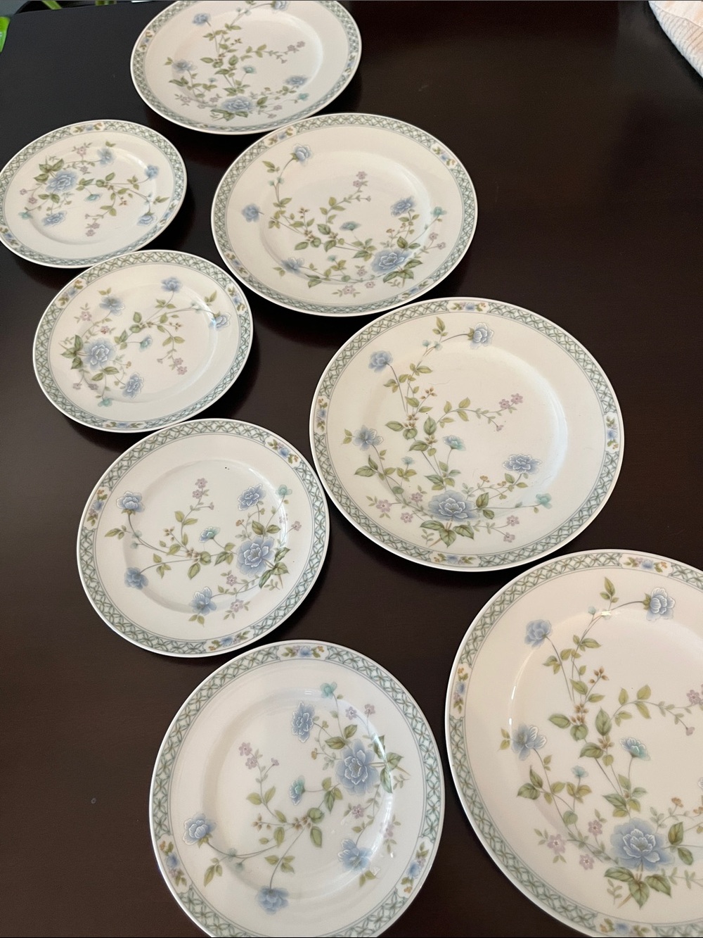 Noritake Ireland 8 pc China Set Small Dinner Plates and Appetizer Plates